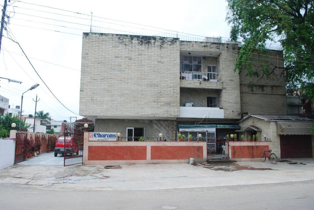Hotel Charans
